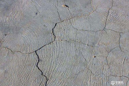 水泥混凝土路面的裂缝原因及预防